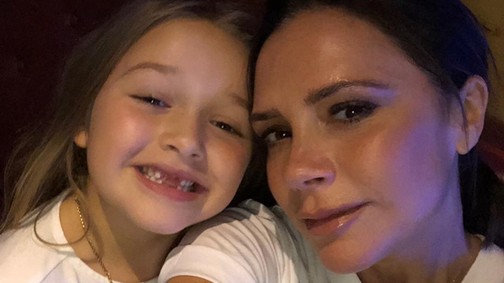 Victoria Beckham 6 éves kislánya divattervezői babérokra tört!