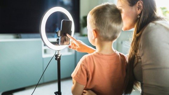 Kicsúszik-e a kezünkből a gyermekként influenszerré vált alfa generáció?