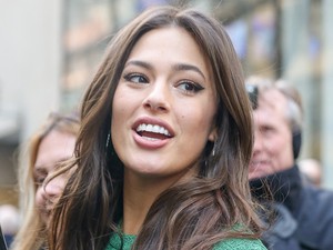 Ashley Graham elképesztő retró frizurát villantott