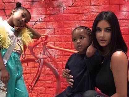 Kim Kardashian megmutatta, milyen nehézséggel jár, ha valakinek 4 gyermeke van
