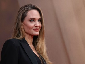 Mi történt Angelina Jolie hajával? Elsőre alig ismertük fel a színésznőt a vörös szőnyegen