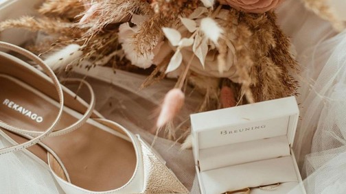 Magyarország első számú cipőtervezője, Vágó Réka, limitált karácsonyi termékeket mutat be