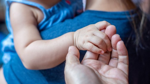 Számos tévhit övezi, pedig nem elérhetetlen álom az örökbefogadás a szakértő szerint