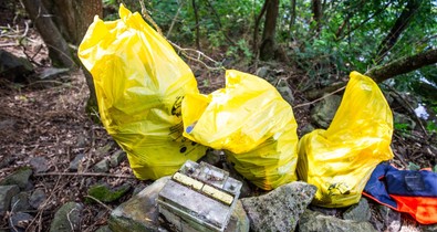 Sokkoló mennyiségű hulladék a Tisza partján - szemétszedés a Garnierrel