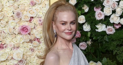 Az 57 éves Nicole Kidman gyönyörű pucérruhában tündökölt, egyszerre áradt belőle a meztelenség és a visszafogottság