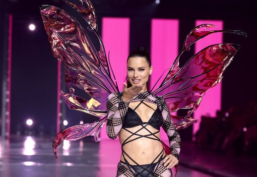 A 10 legforróbb szett a 2024-es Victoria's Secret show-ról: csak ámulunk és bámulunk Gigi Hadid átlátszó fehérneműjén