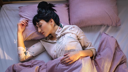 3 pofonegyszerű módszer, amivel soha többé nem ébredsz fel az éjszaka közepén: a szakértő is erre  esküszik