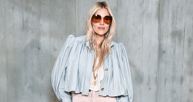 A 43 éves Siena Miller babát vár, meztelenruhában mutatta meg gömbölyödő pocakját