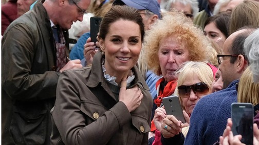 Kate Middleton vagány szerelésben kutyázott