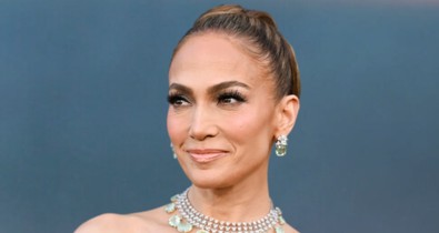 Jennifer Lopez ismét bebizonyította, hogy ő a pucérruhák koronázatlan királynője