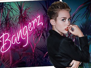 Interaktív - Lady Gaga egy ágyban Karl Lagerfelddel, Miley Cyrus új albumborítója