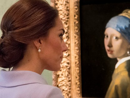 Ilyen lenne a világ egyik leghíresebb festménye, ha Emily Ratajkowski lett volna a modell