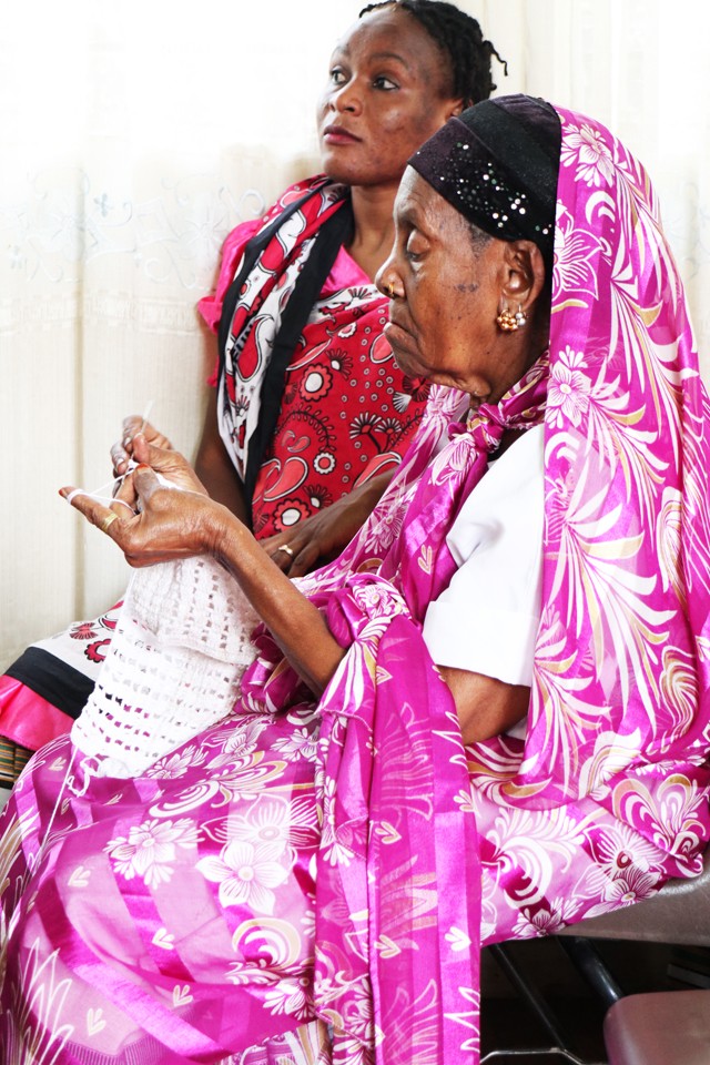 Gyűlés a nőegyletben.