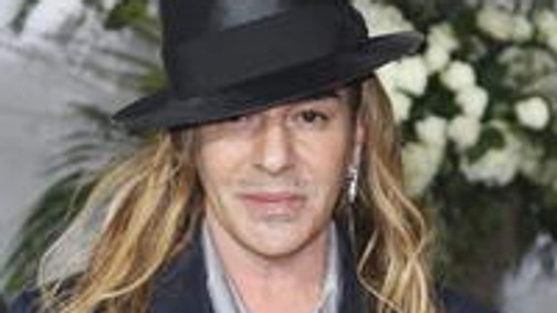 Ital, drog, divattervezők - a Galliano-botrány és a kommentárok