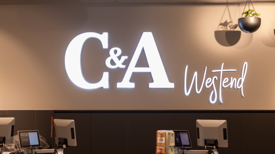 A megszépült üzletben megveheted a nyári ruhákat, fürdőruhákat. Válaszd a biopamut, ökotudatos darabjaikat!