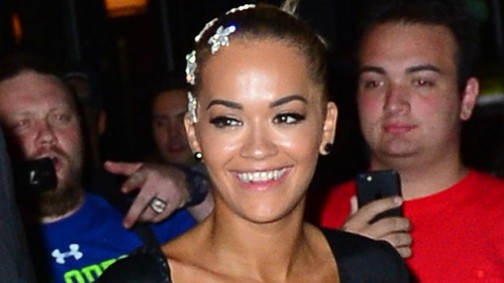 Atyaég! Hogy válogatta össze Rita Ora ezeket a lehetetlen cuccokat?