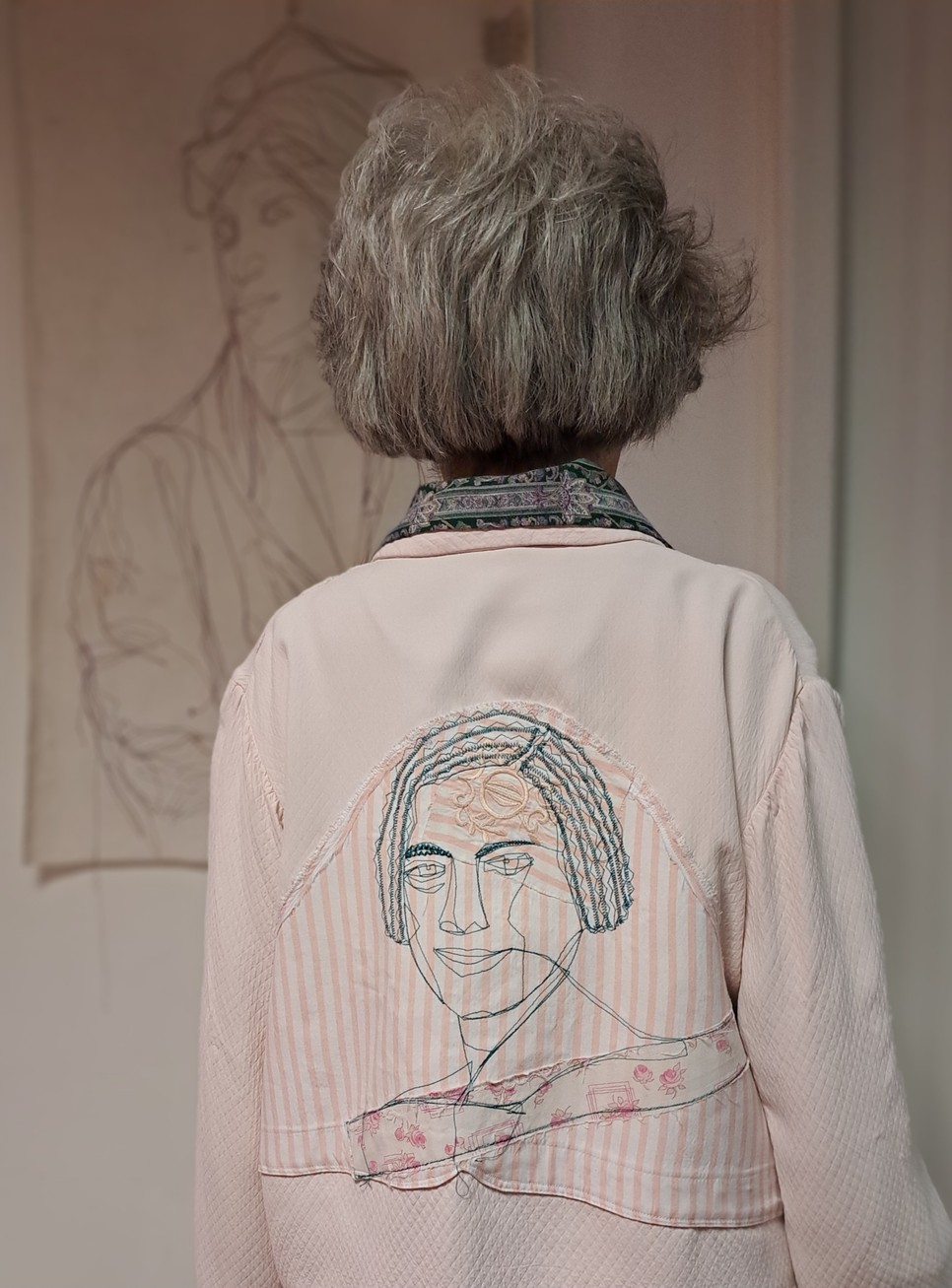 Csapó Ida ruhadarabokra is készített cérnaportrékat