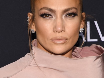 Jennifer Lopez ruhája olyan, mint egy kényszerzubbony, ránézni is kényelmetlen