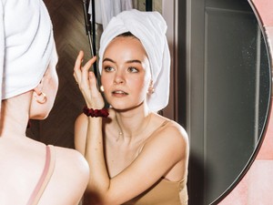 Korábban a gazdagok és híresek kiváltsága volt, ma már mainstream lett a botox - a huszonévesek körében is