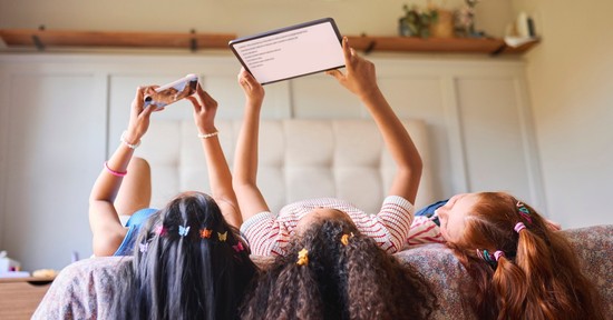 Mikor adjunk először telefont a gyerekeknek? A szakértők szerint ez az ideális kor