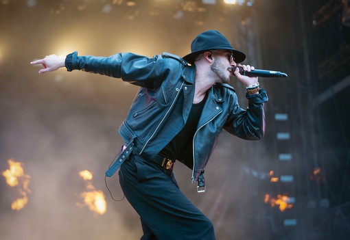 Aki tud, az tud: Azahriah Sziget Fesztiválos fotói rengeteg izgalmas részletről árulkodnak