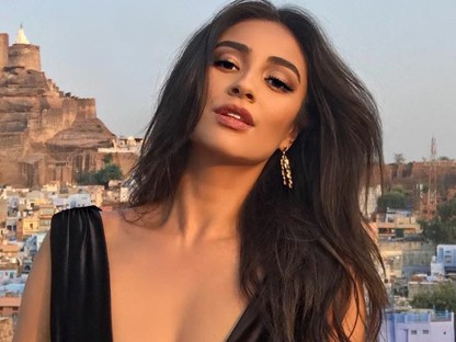 A Pretty Little Liars sztárja Abodi ruhában tündököl! 