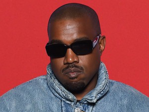 Beperelte Kanye Westet egy volt alkalmazottja, felkavaró dolgokkal vádolják a rappert
