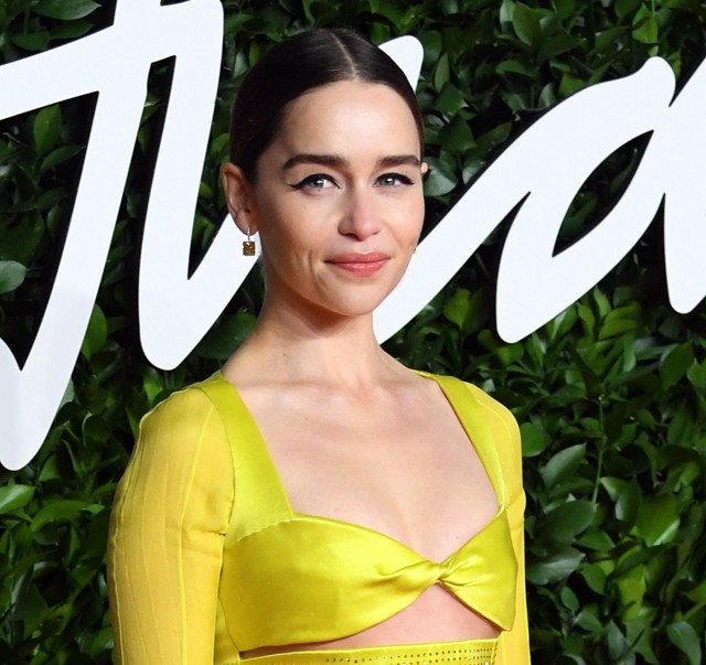 Mindenki őt nézte: Emilia Clarke drámai öltözéke mindent vitt tegnap este