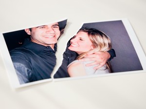 Gátlástalan iparág épül az elhagyott nők kétségbeesésére, ami közben a férfiakat is hülyének nézi