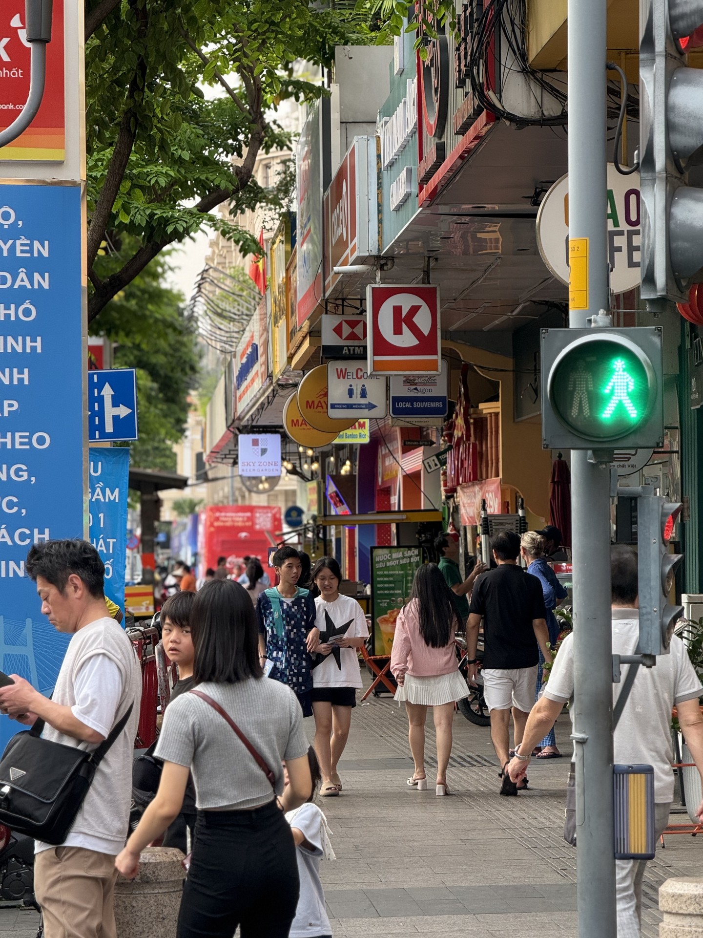 A saigoni utcakép legtöbbször egy nyüzsgő méhkasra hajaz