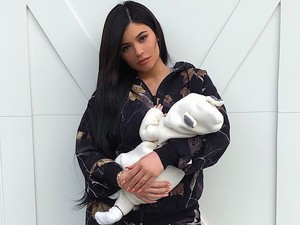 Te jó ég! Kylie Jenner szeme alatt monokli van, hiába próbálja eltakarni!