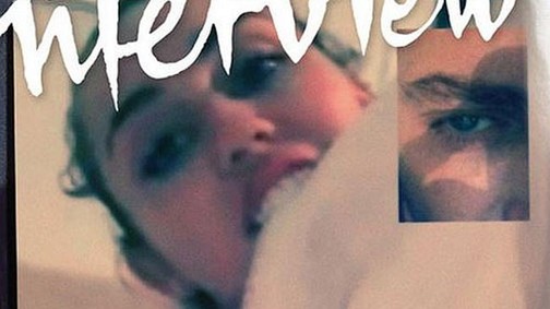 Miley Cyrus önkielégít és meztelenkedik a divatmagazinnak