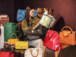 Megérkezett az ikonikus Birkin táska lakossági verziója, egyenesen a Walmart jóvoltából