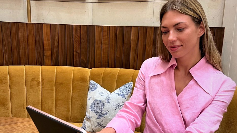 Nincs vagányabb egy rózsaszín szettnél, viseld bátran az irodában is!