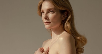 Mihalik Enikő újra ledobta a pólóját a szülés után a GLAMOUR BOOK bookazine-ban