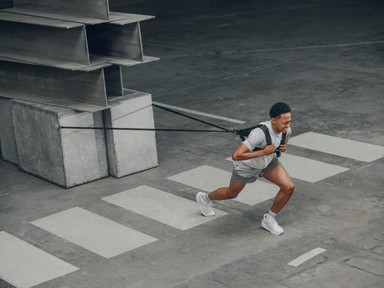 Mindenki rajong a New Balance szürke sneakereiért