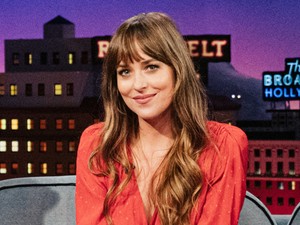 Dakota Johnson megmutatja a tökéletes, igéző randiruhát