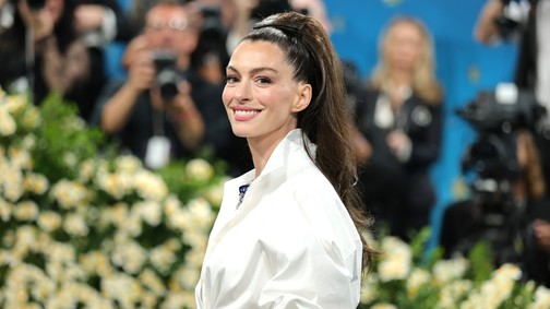 Anne Hathaway férfiingje mindent vitt, Madonna öltönyben mutatta meg, ki az este úrnője - ezek a sztárok értelmezték legmerészebben az idei Met-gála tematikáját