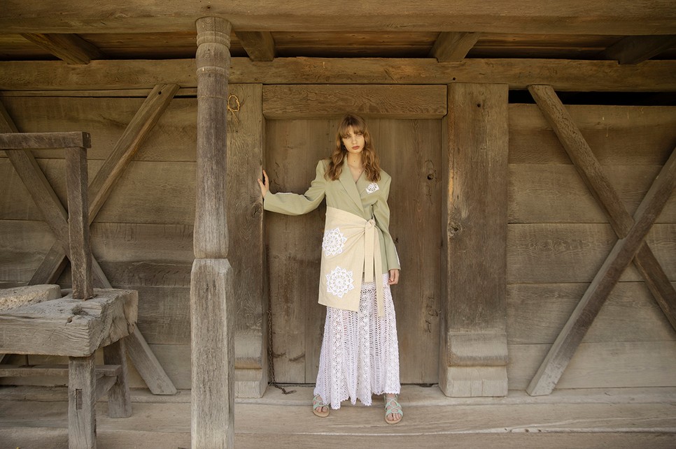 A magyar tervezői darabok népszerűsítése is a célja az elkészült divatanyagnak