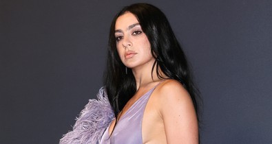 A MySpace-n és raktárbulikon kezdte Charli XCX, az idei Sziget egyik legnagyobb dobása