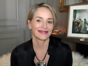 Egy szál bodyban őrül a 62 éves Sharon Stone, hogy még mindig ilyen jól néz ki