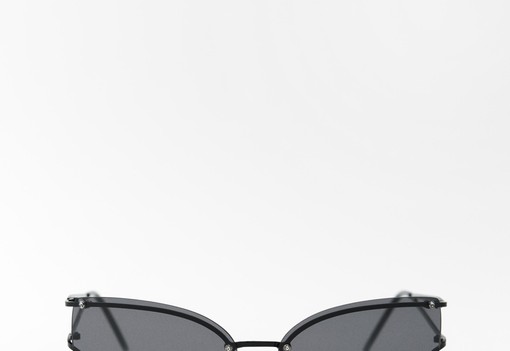 Bella Hadid újra a divatba hozta a kilencvenes évek napszemüveg trendjeit, és ennél menőbbet nem is viselhetnél idén nyáron