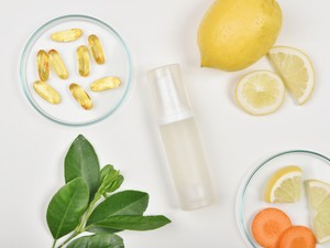 Így építsd be a C-vitamint a bőrápolási rutinodba