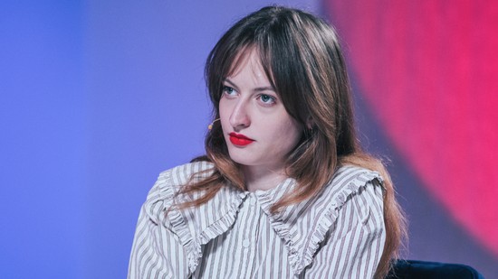 „A nők végre megérkeznek a saját erejükbe!” – Interjú Schultz Nórával, aki a Parlamenttől a TikTokig formálja a politikát