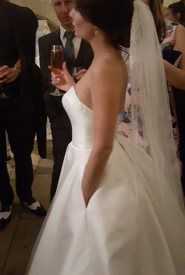 A Twitter megőrült a zsebes menyasszonyi ruhától