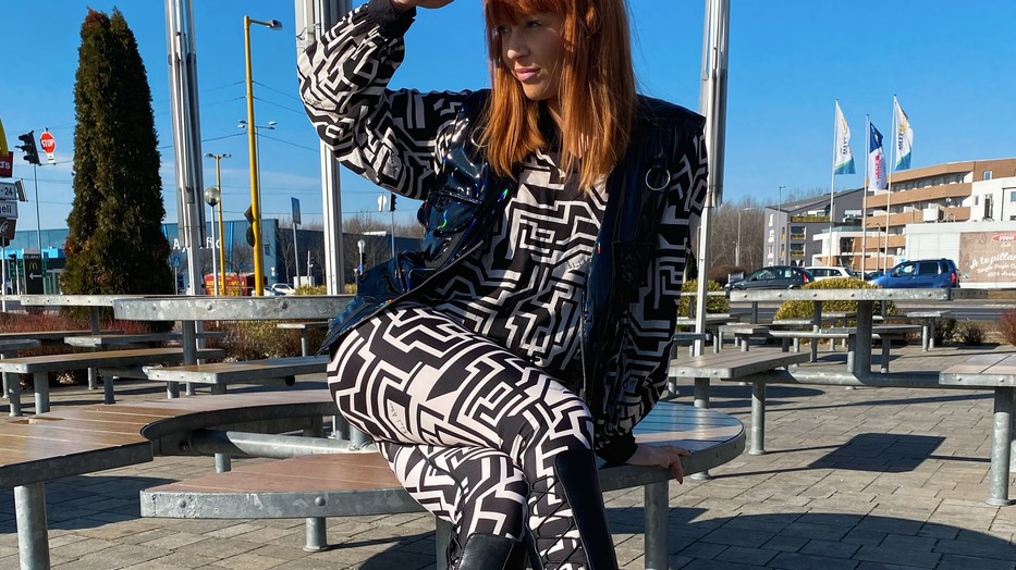 Yamina mai szettjében is van egy kis csavar