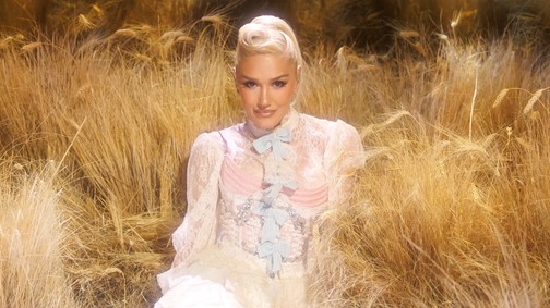 Az 56 éves Gwen Stefani álomszép meztelenruhában tündökölt, csak úgy ragyog az énekesnő