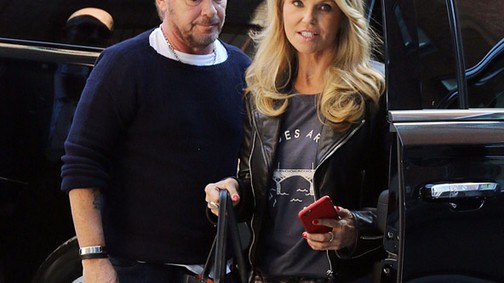 60 felett is rocksztárral randizik a topmodell