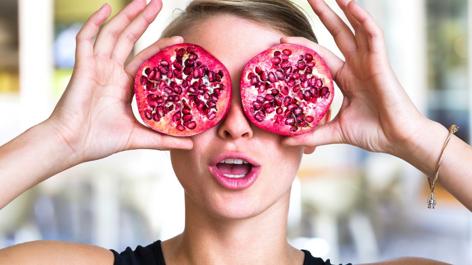 A színes zöldségek és gyümölcsök tele vannak antioxidánsokkal, amelyek segítenek lelassítani az öregedést