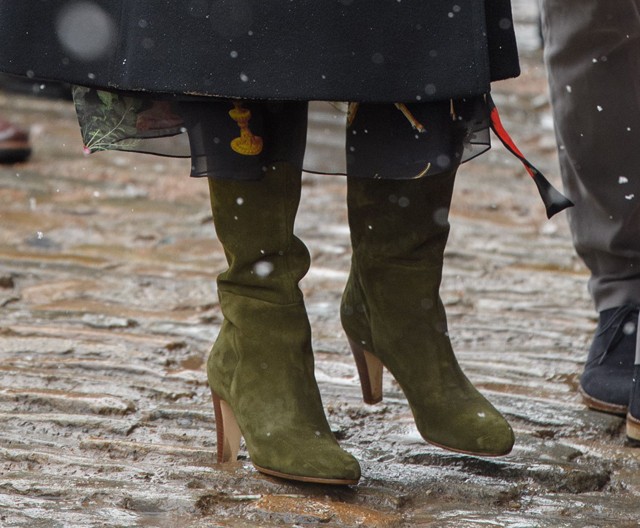 A várandós Meghan Markle-t a szakadó hó sem tartja vissza: ebben az ultramenő csizmában parádézott